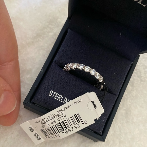 Crislu size 7 Ring NWT eternity band - Picture 5 of 7